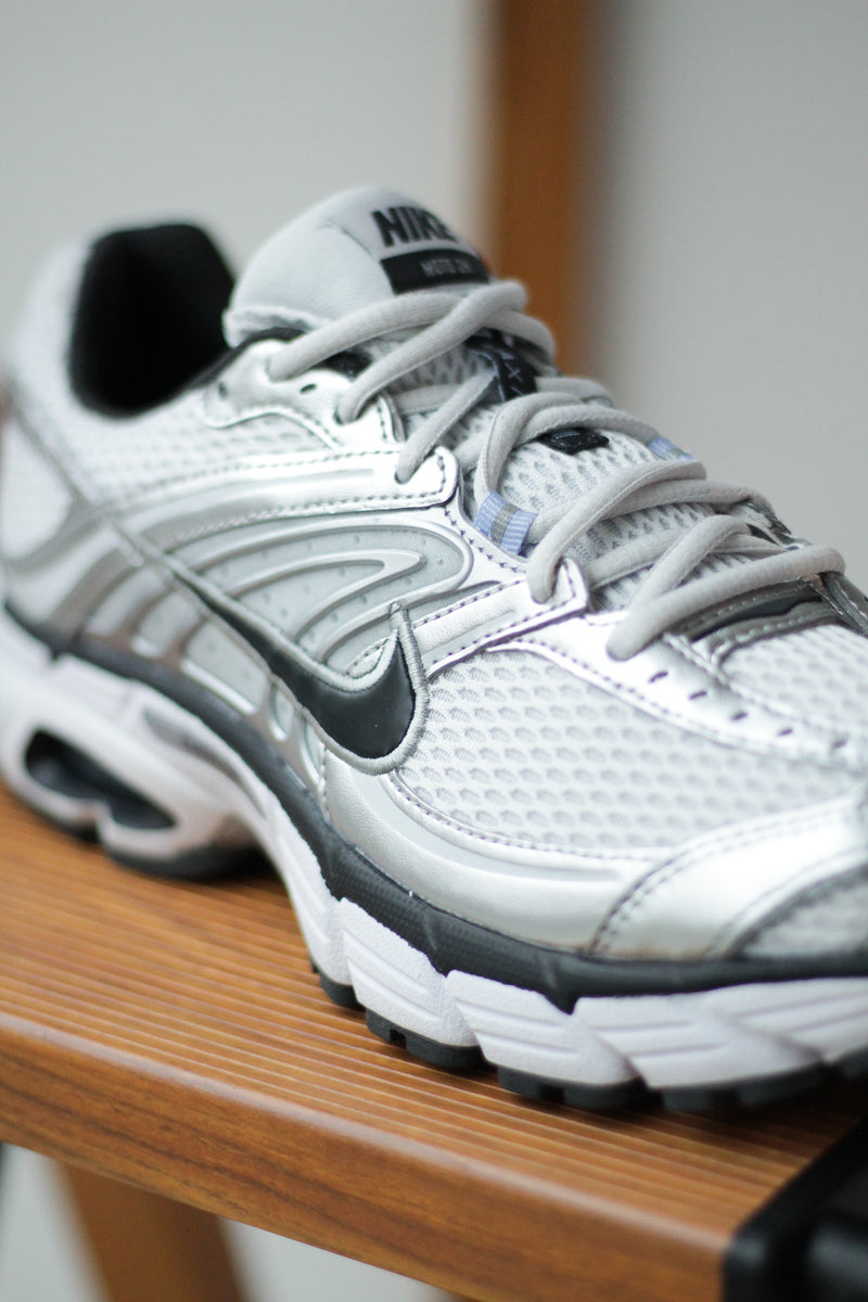 NIKE AIR MAX MOTO 2K 