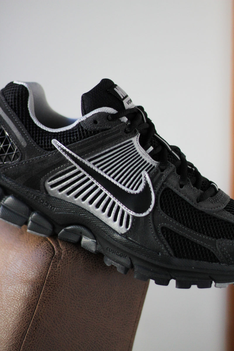 NIKE ZOOM VOMERO 5 