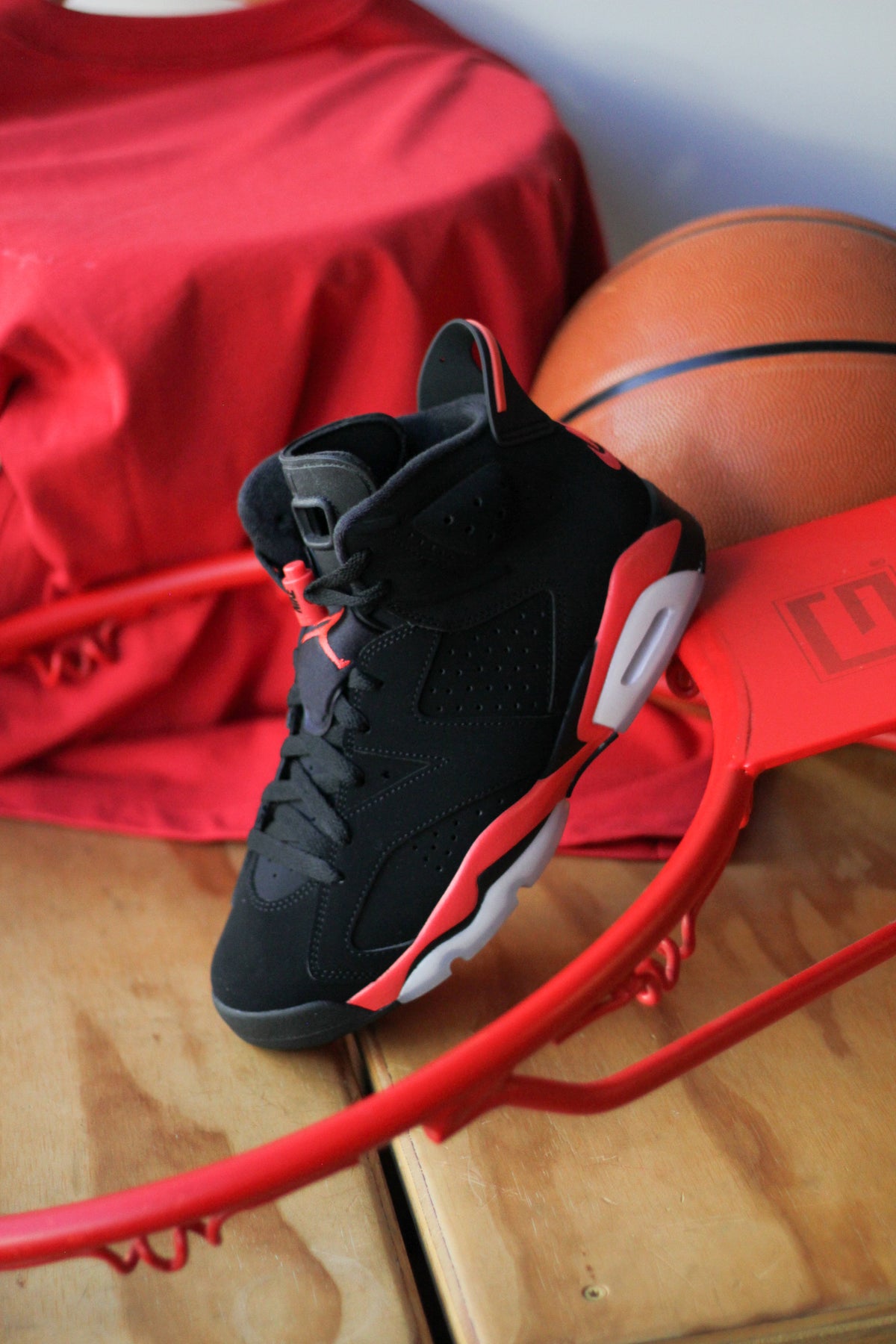 シューズ(男性用) AIR JORDAN 6 RETRO BLACK/LT CRIMSON AIR JORDAN 6 RETRO 