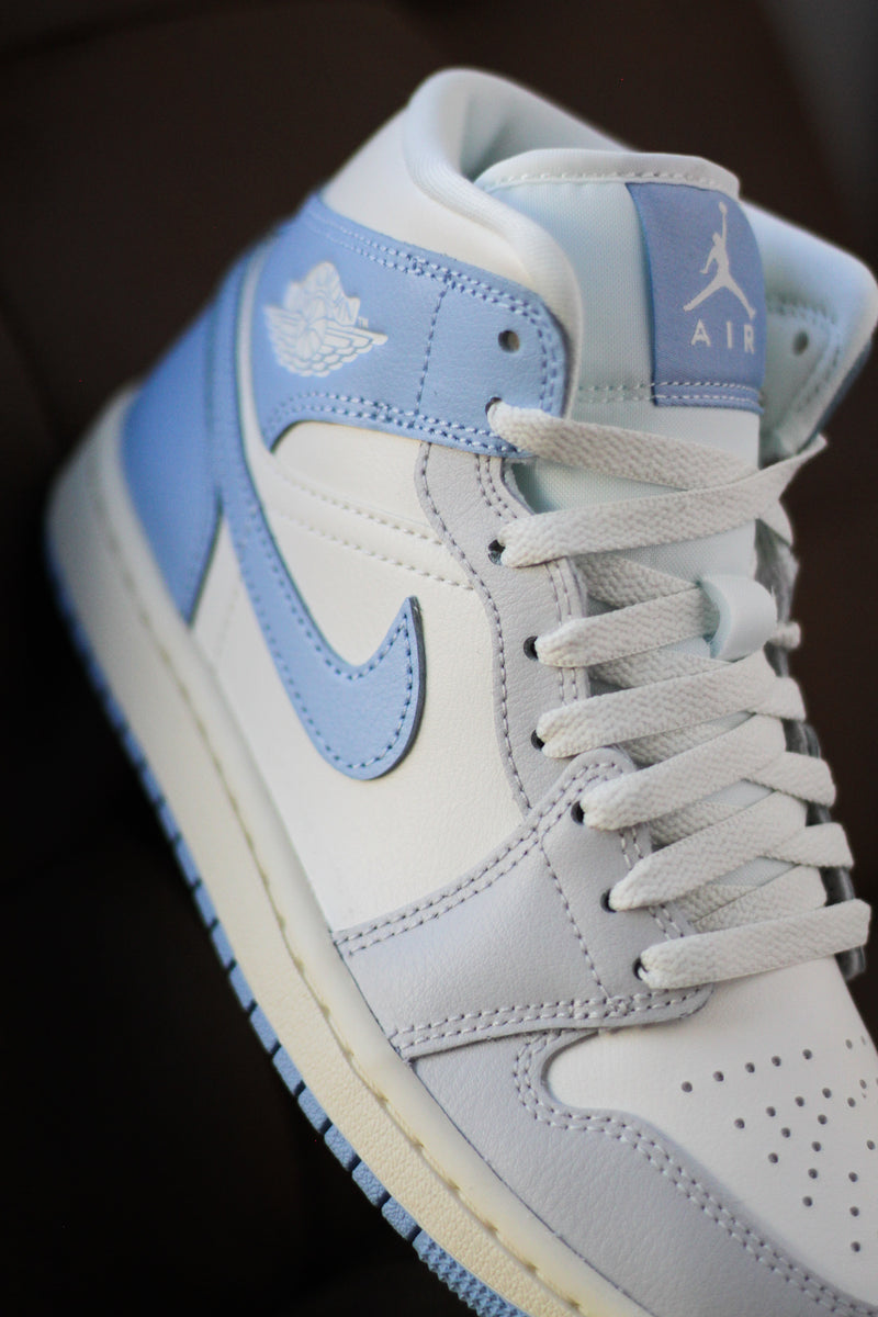 W AIR JORDAN 1 MID 