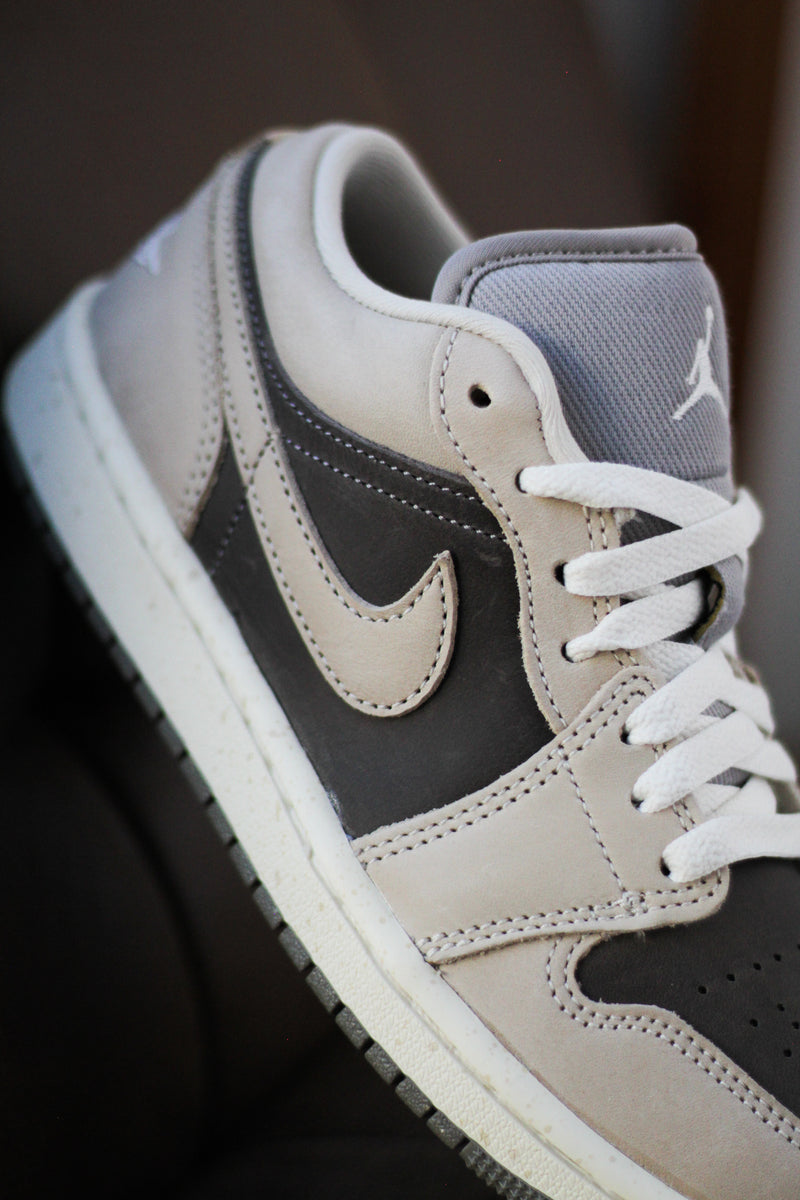 W AIR JORDAN 1 LOW SE 