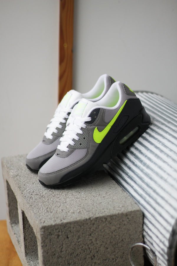 NIKE AIR MAX 90 
