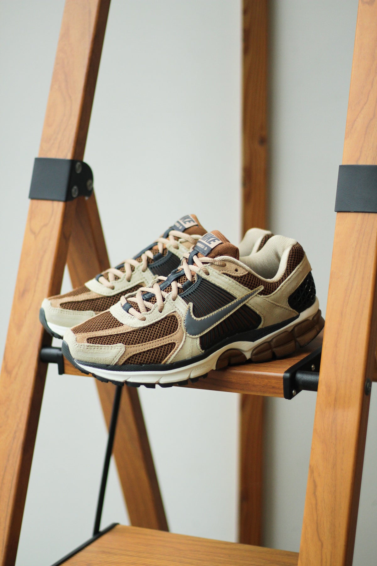 NIKE ZOOM VOMERO 5  display picture 2