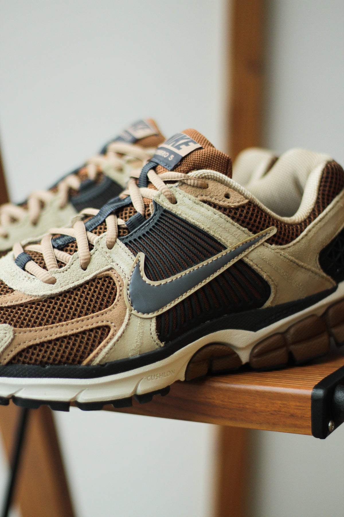 NIKE ZOOM VOMERO 5  display picture 1
