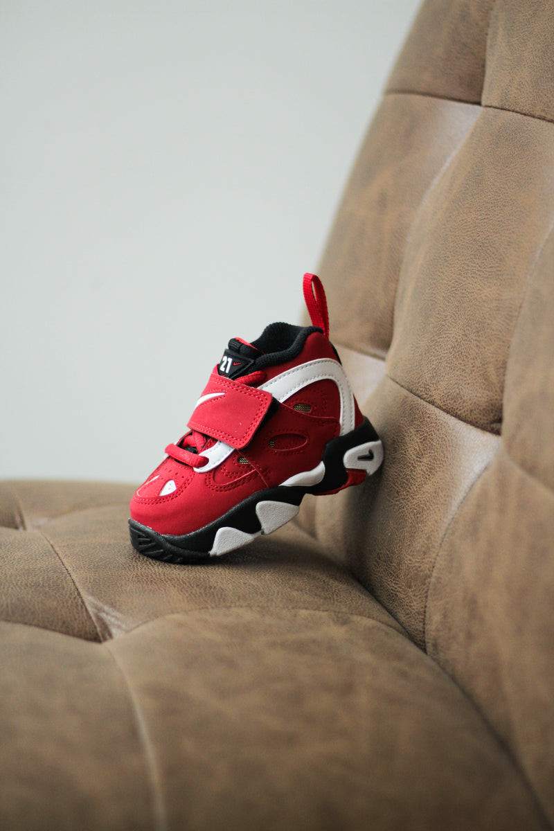 diamond turf nike red