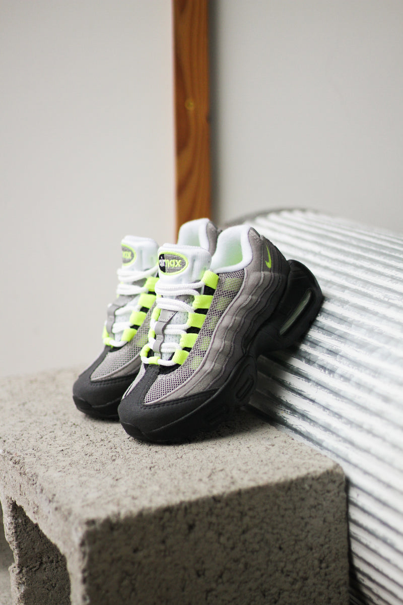 28日まで Nike AIR MAX 95 NEON PS 13C 19CM NIKE AIR MAX 95 (PS) 