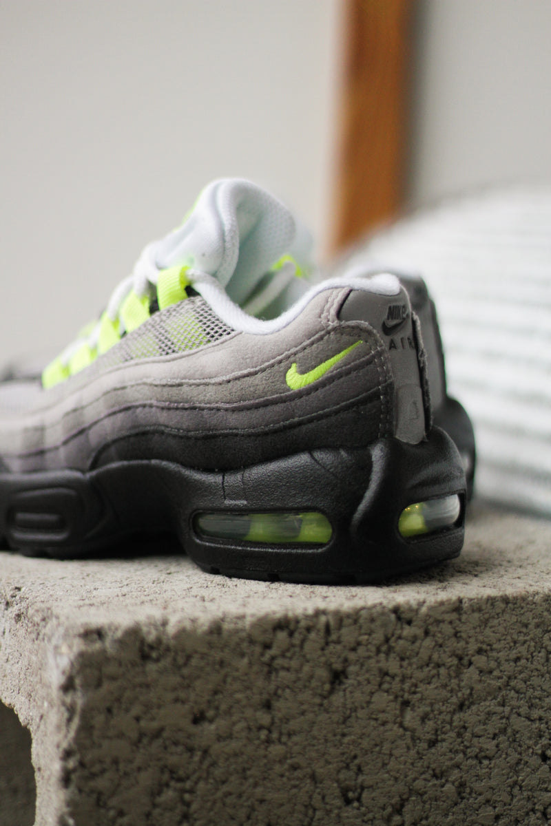 28日まで Nike AIR MAX 95 NEON PS 13C 19CM NIKE AIR MAX 95 (PS) 