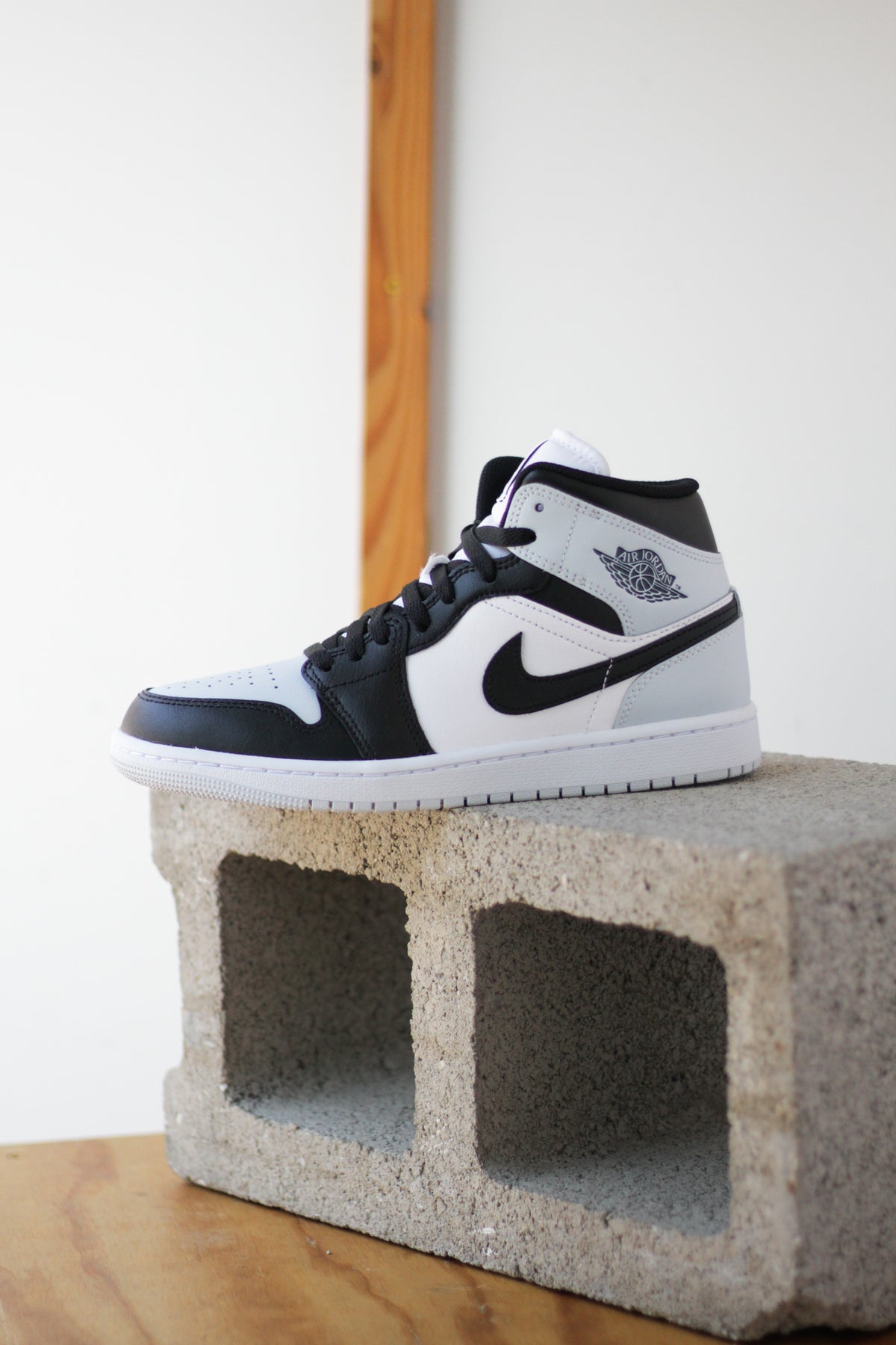 AIR JORDAN 1 MID 