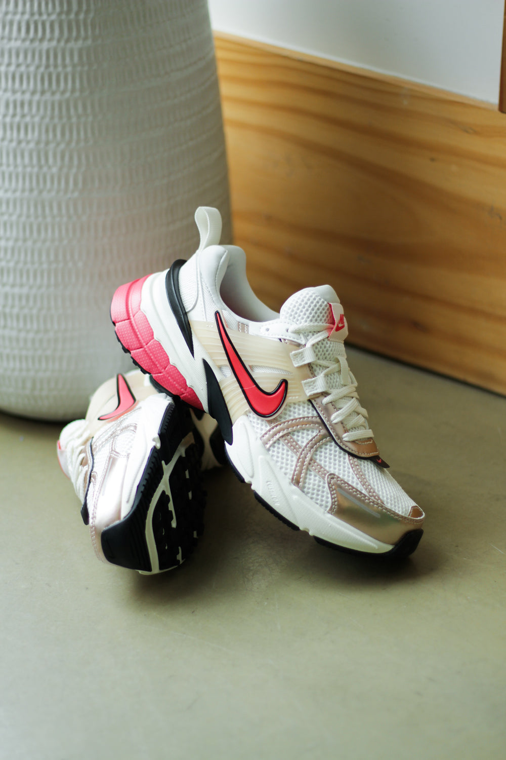 NEW Nike V2K Run Guava Ice Aster Pink White Womens Size 9 US