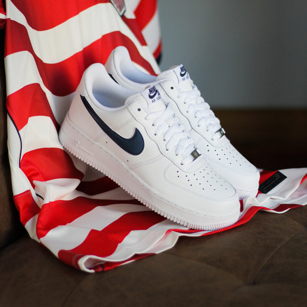 NIKE AIR FORCE 1 '07 LV8 