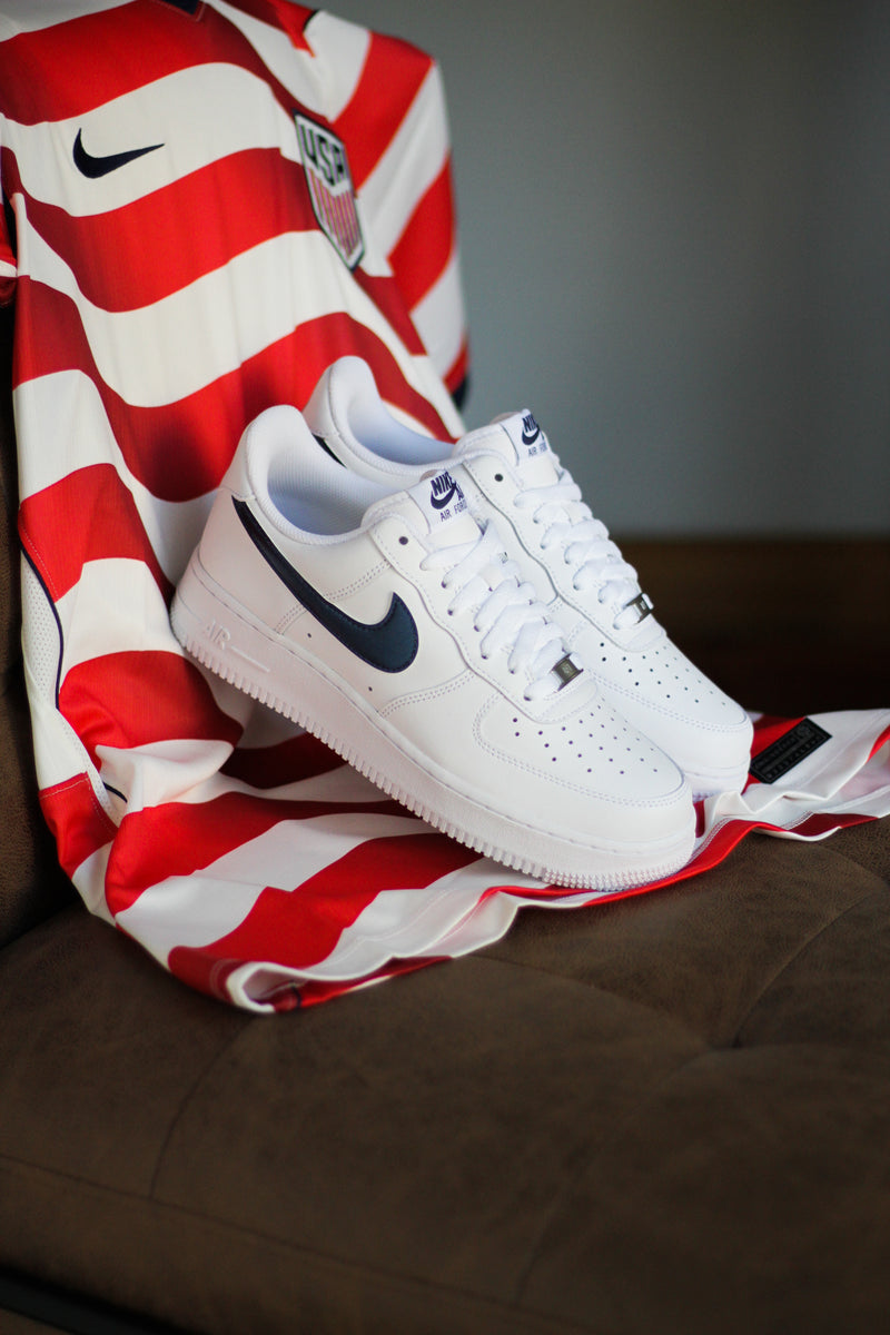NIKE AIR FORCE 1 '07 LV8 