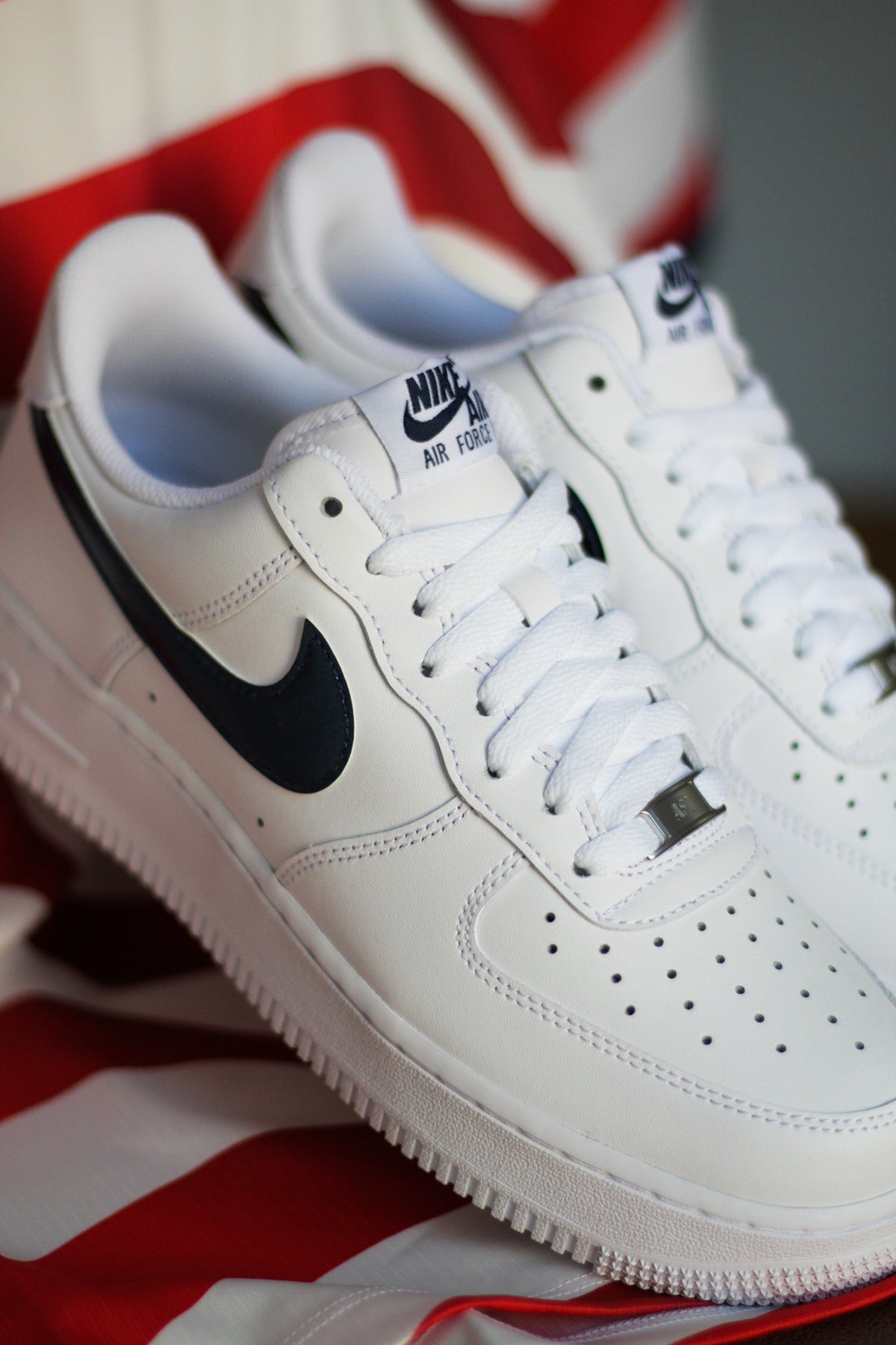 NIKE AIR FORCE 1 '07 LV8 