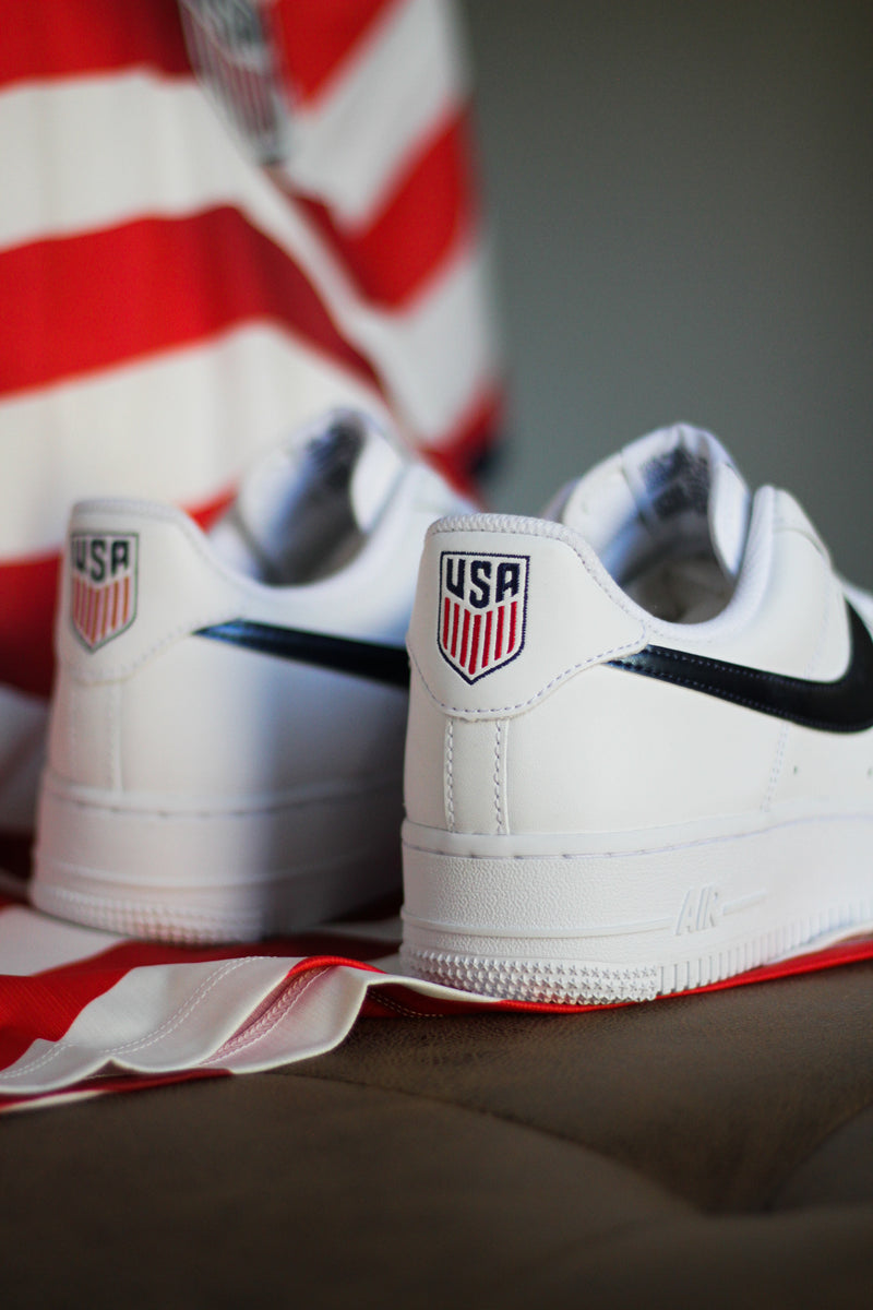 NIKE AIR FORCE 1 '07 LV8 