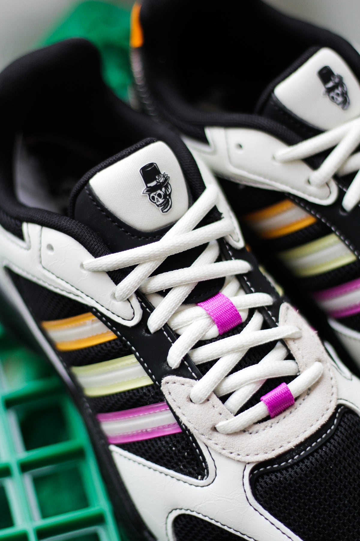 CRAZY CHAOS "BLACK" Sneaker Room CRAZY CHAOS "BLACK" Sneaker Room