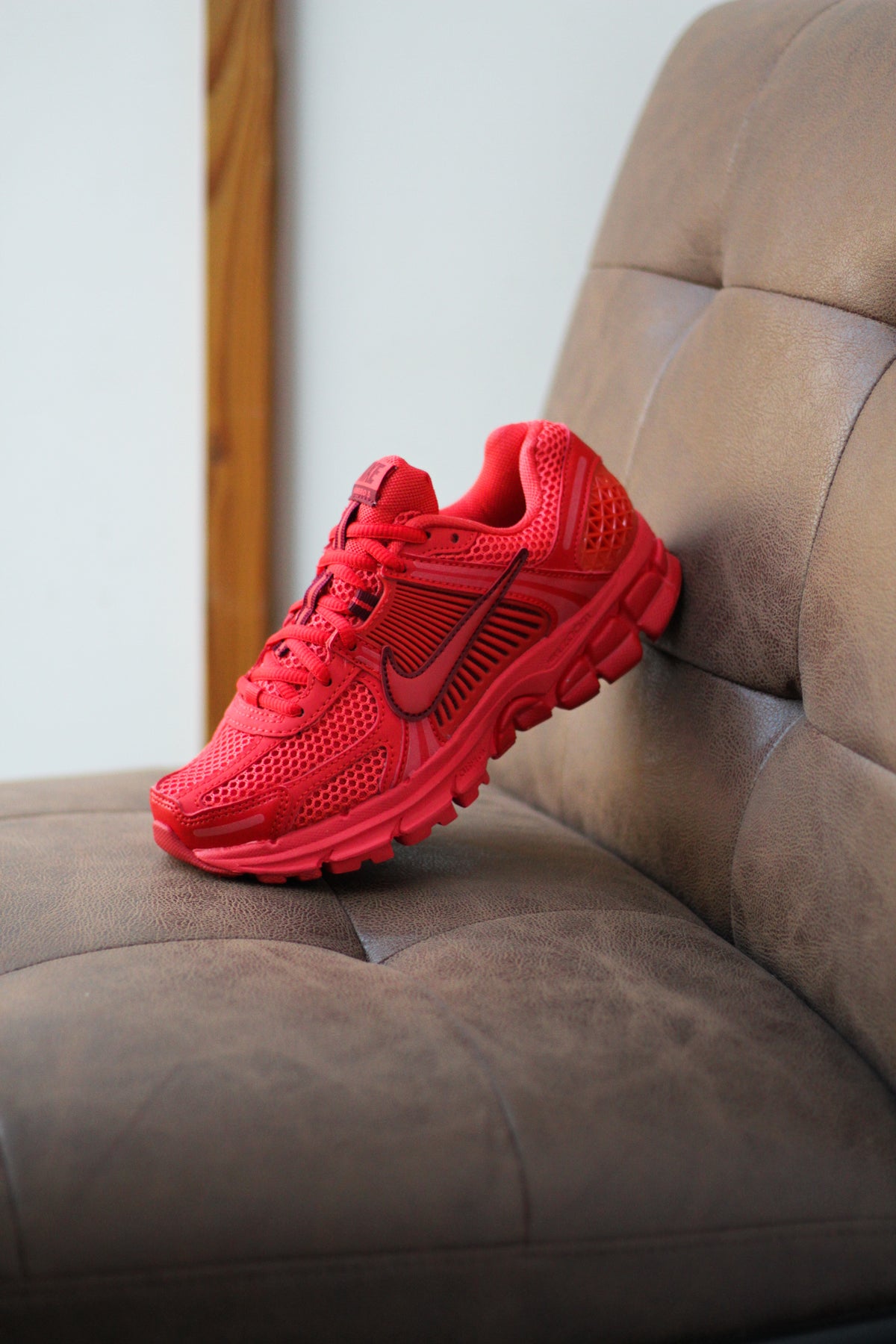27cm ナイキ ウィメンズ ズーム ボメロ5 シルトレッド/レッドスターダスト W NIKE ZOOM VOMERO 5 