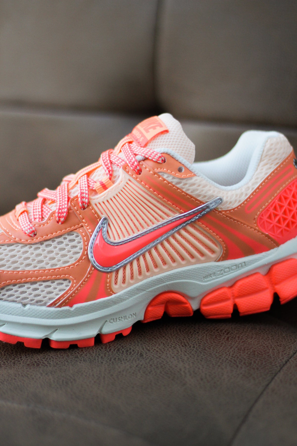 NIKE Air Zoom Vomero ランニングシューズ　23.5 W NIKE ZOOM VOMERO 5 