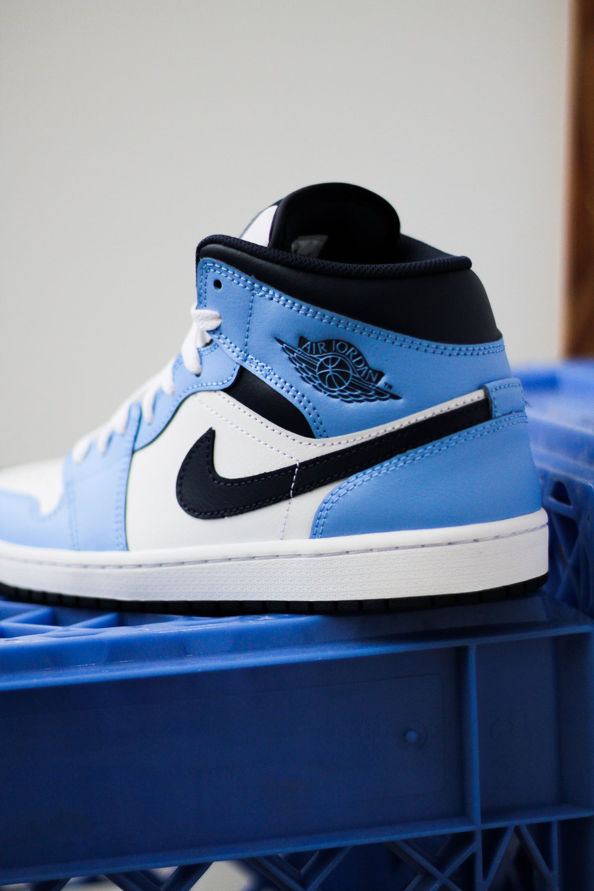 AIR JORDAN 1 MID 