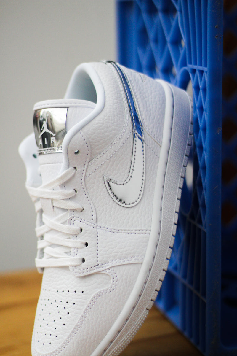 W AIR JORDAN 1 LOW SE  display picture 1