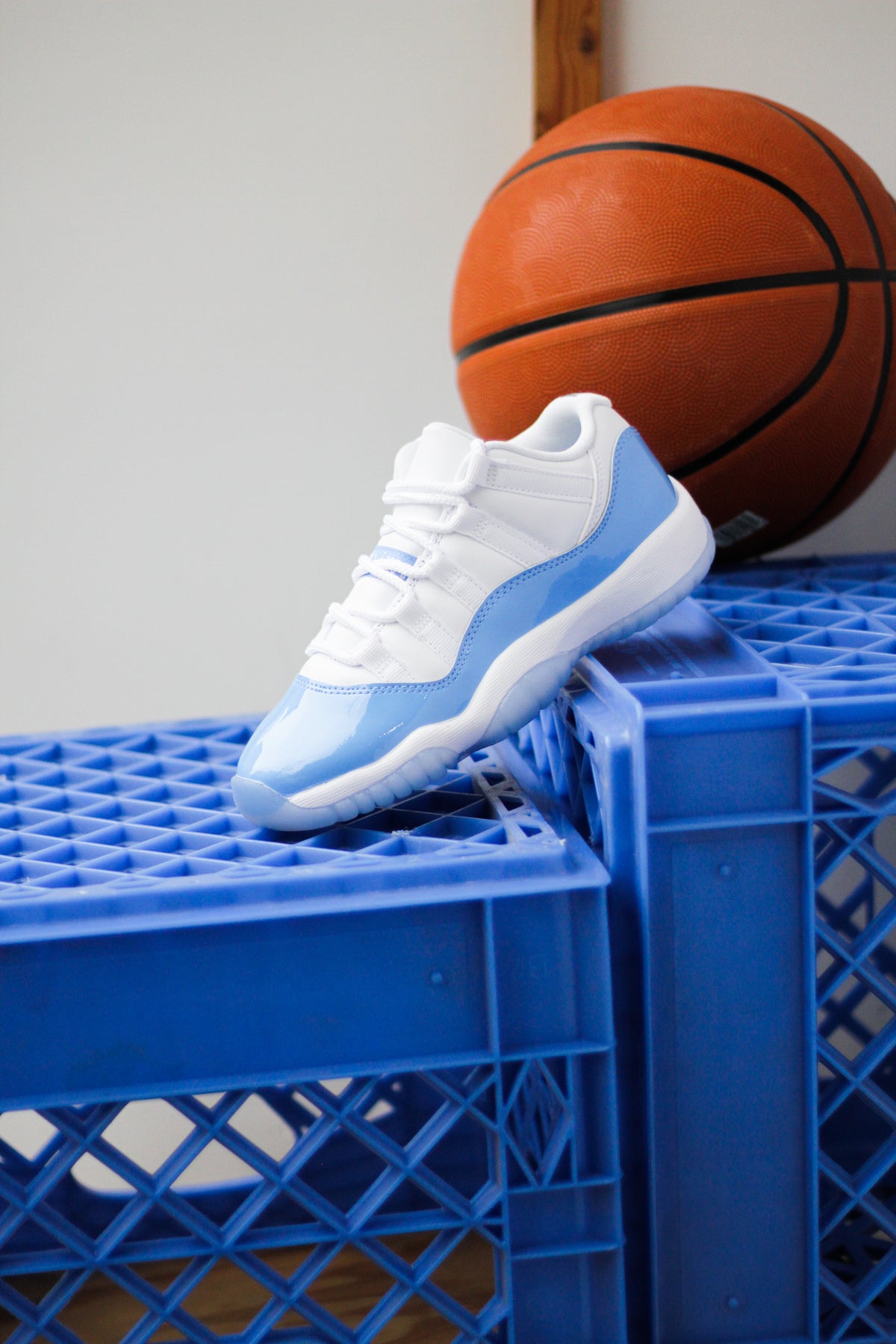 AIR JORDAN 11 RETRO LOW (GS) “WHITE/UNIVERSITY BLUE-BLACK 