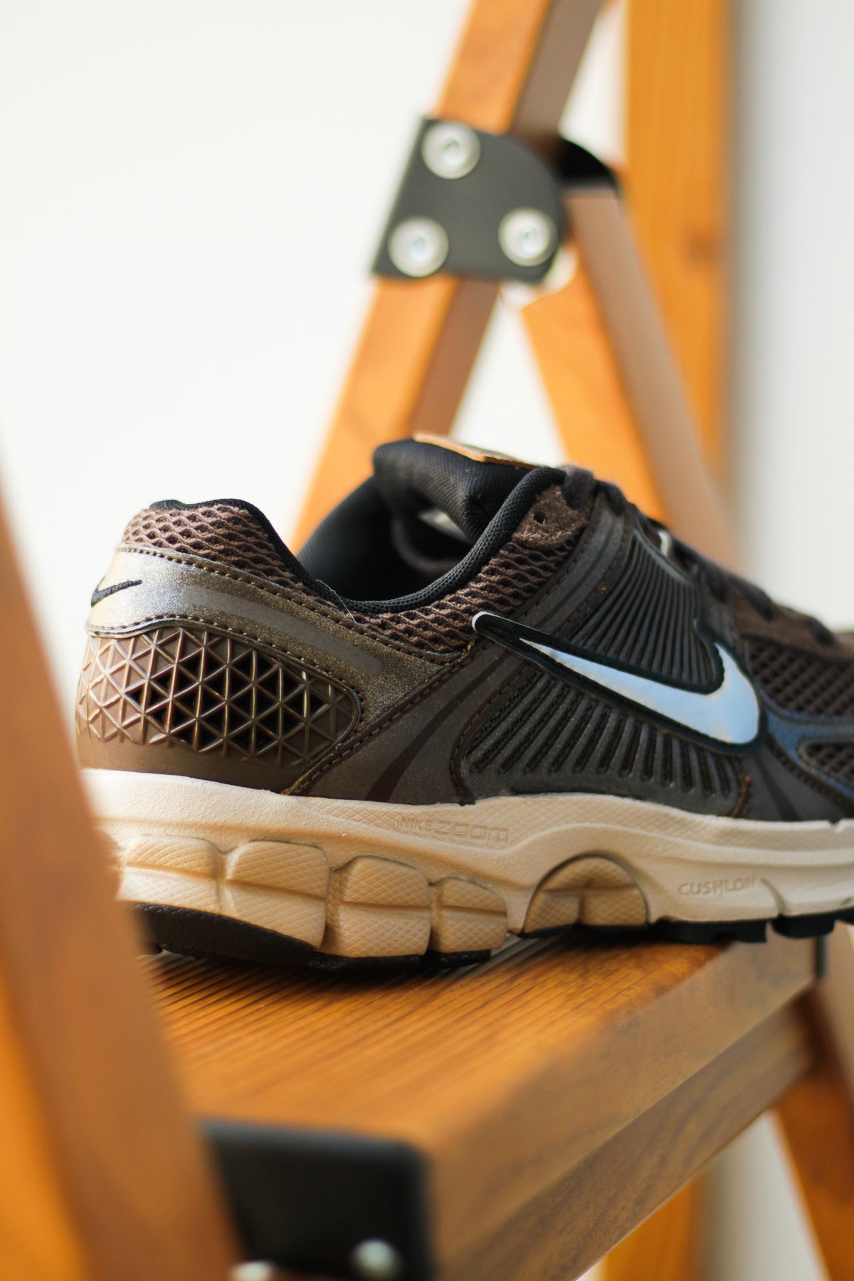 Nike★(W) NIKE ZOOM VOMERO 5 BAROQUE BROWN★送料・関税込★ Nike Zoom Vomero 5 Baroque Brown (Women's) - FN6742-201 - US