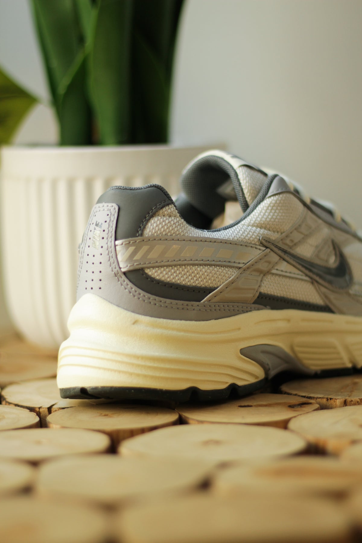 ◆ NIKE(ナイキ) ◆ Initiator Anthracite Smoke Gray Nike Men's Initiator Running Shoes - Anthracite/Smoke Grey