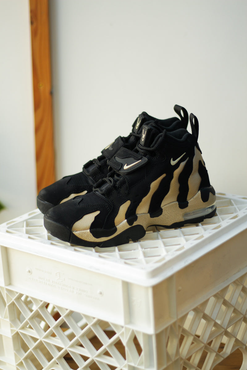 NIKE AIR DT MAX '96 "BLACK/VEGAS GOLD"