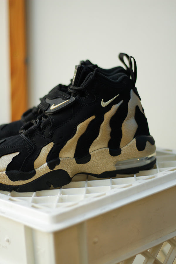 NIKE AIR DT MAX '96 "BLACK/VEGAS GOLD"