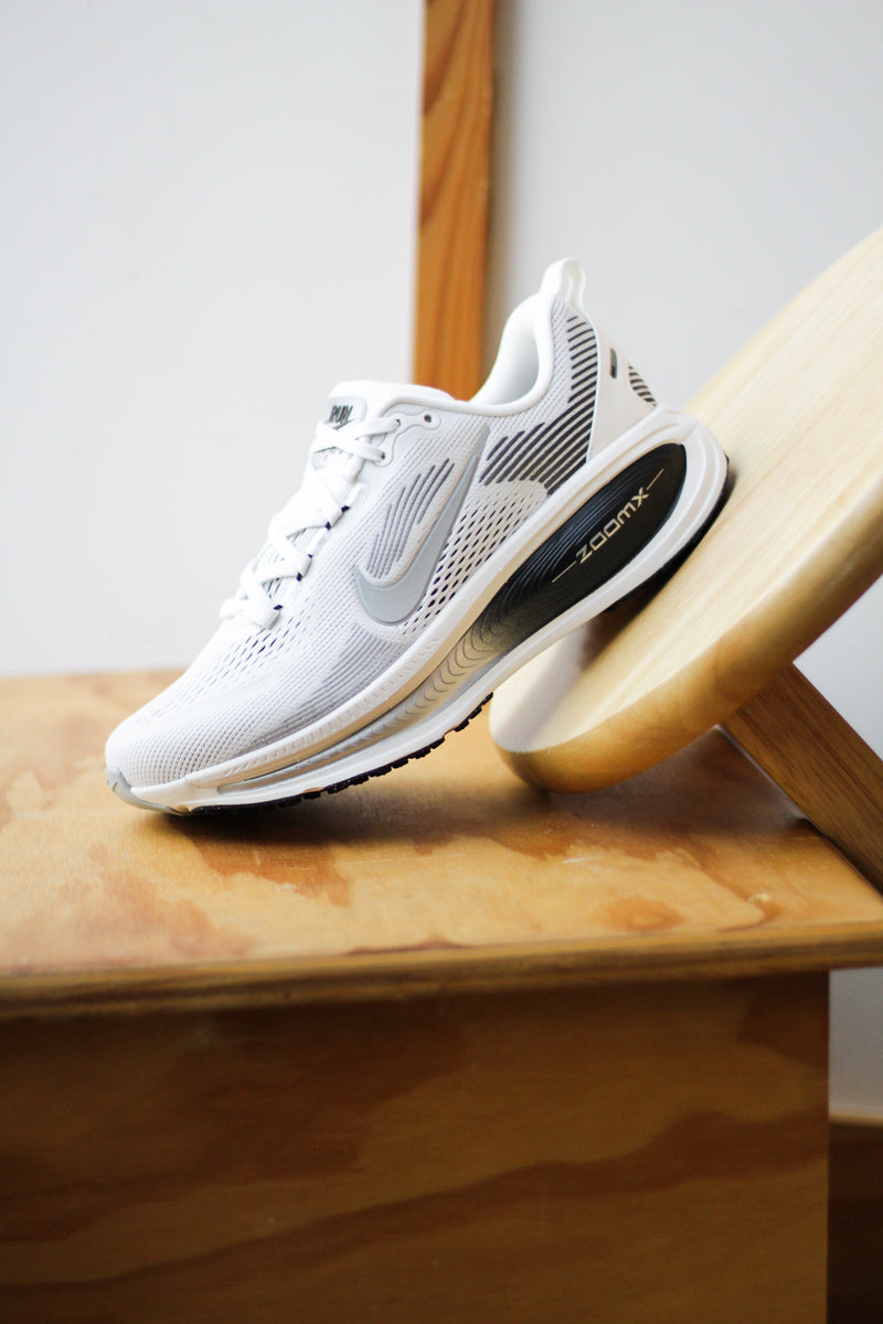 NIKE VOMERO 18 