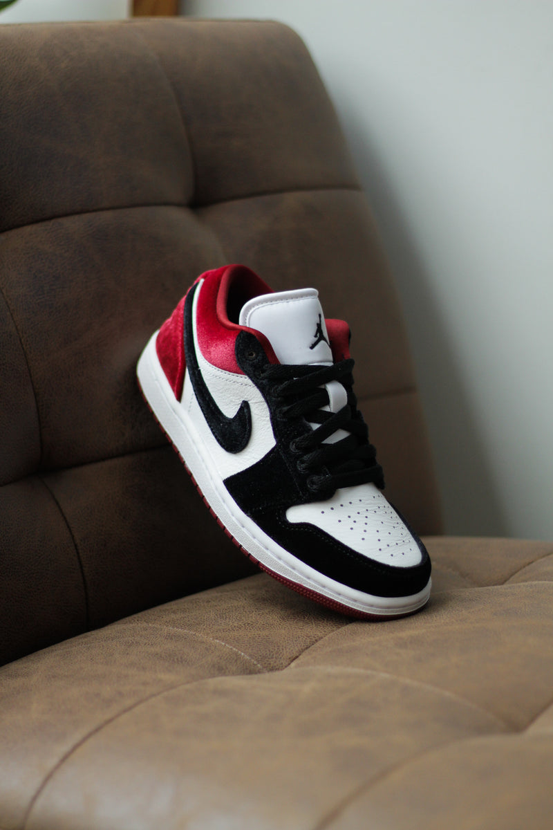 W AIR JORDAN 1 LOW SE 
