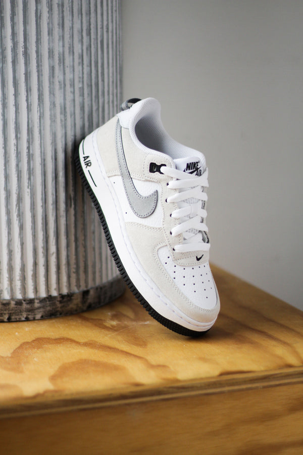 NIKE AIR FORCE 1 ホワイト グレー NIKE AIR FORCE 1 LV8 (GS) 