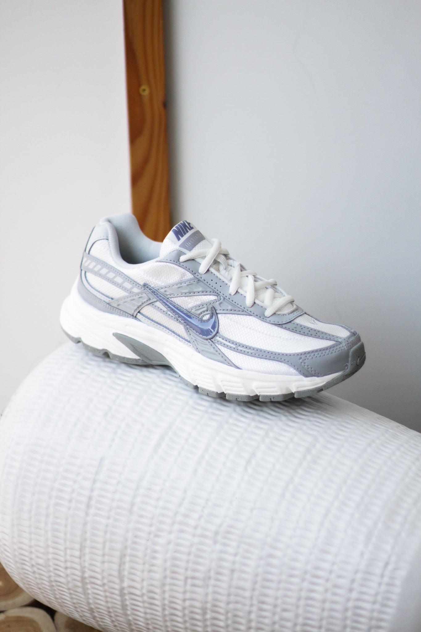 ◆正規品◆NIKE INITIATOR SUMMIT WHITE ASHEN SLATE(W)◆関税込 Nike Initiator Summit White Light Smoke Grey Photon Dust