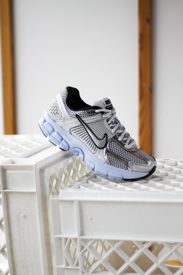ナイキ Wズームボメロ5 フォトンダスト W NIKE ZOOM VOMERO 5 