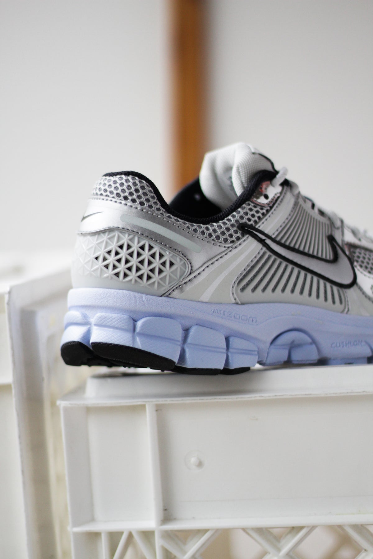 ナイキ Wズームボメロ5 フォトンダスト W NIKE ZOOM VOMERO 5 