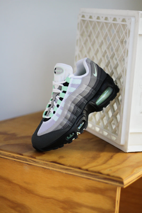 ひ*ひ様 NIKE W AIR MAX 95 BIG BUBBLE Fresh W NIKE AIR MAX 95 BIG BUBBLE 
