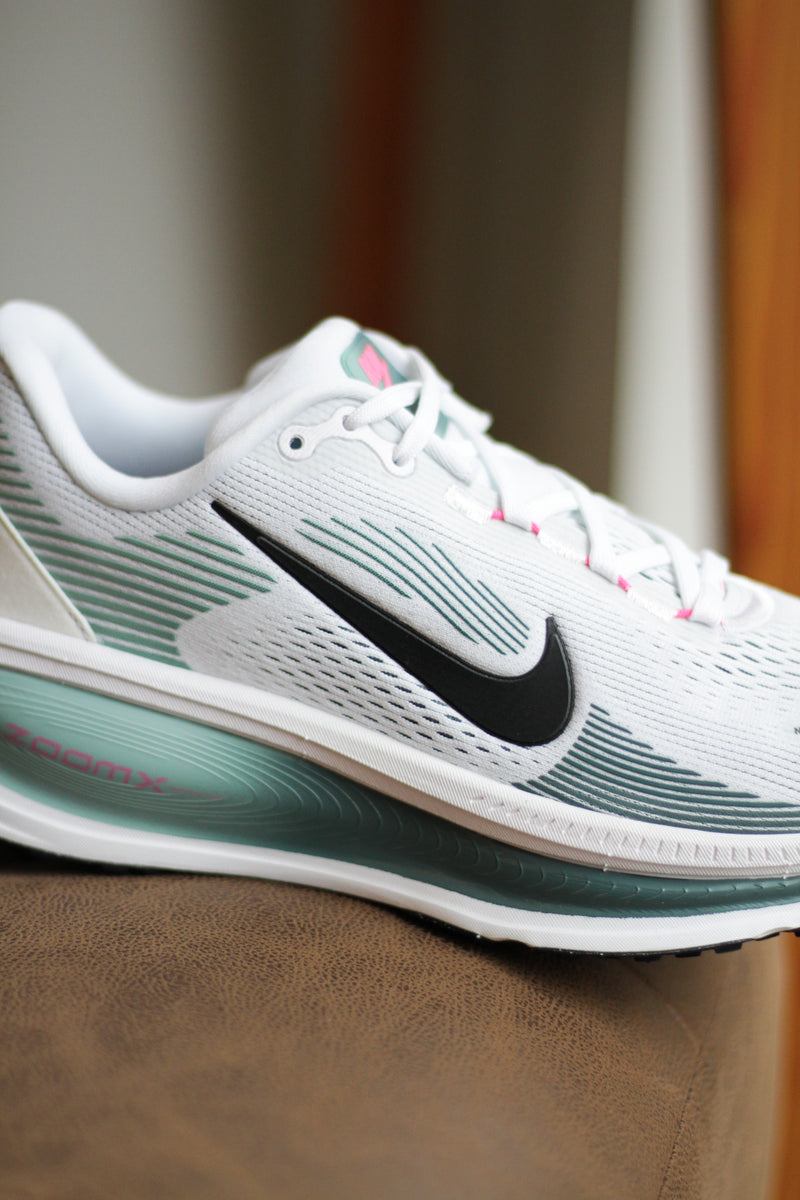 NIKE VOMERO 18 