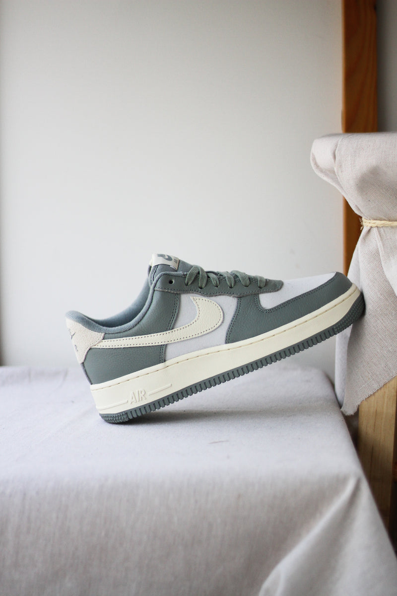 AIR FORCE 1 '07 LX "MICA GREEN"
