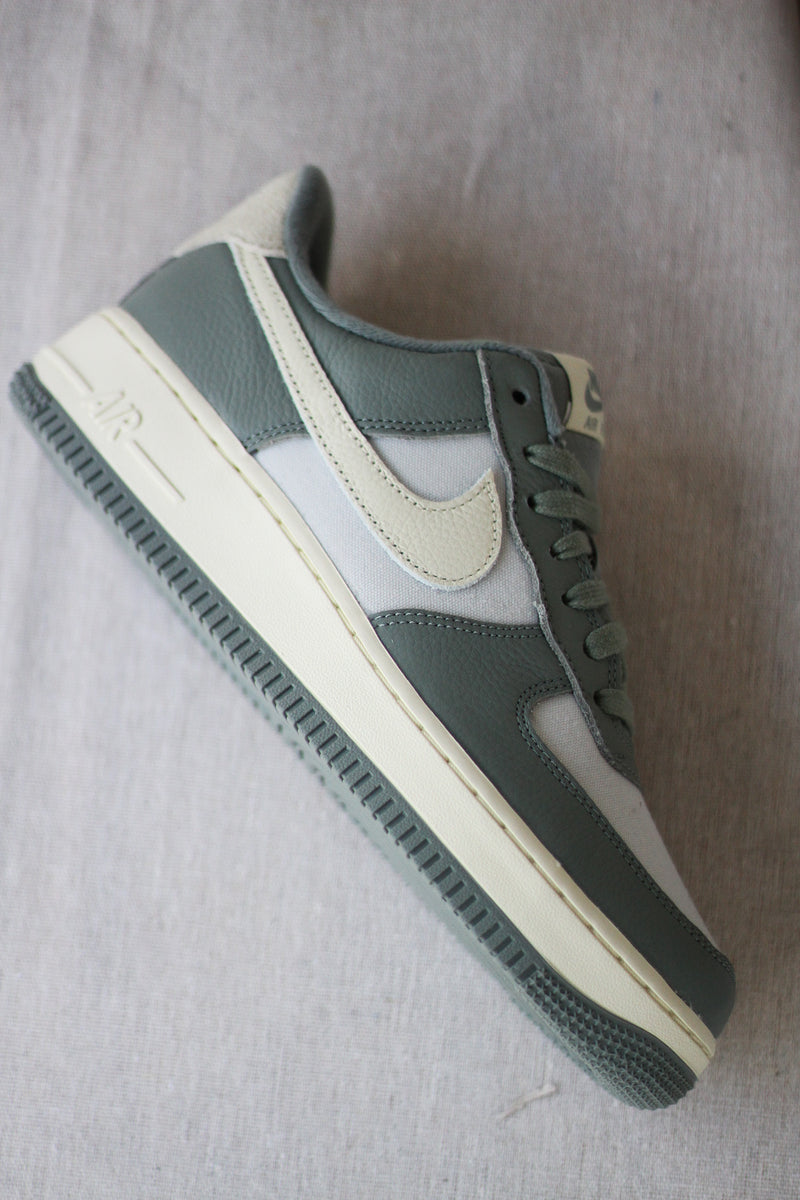 AIR FORCE 1 '07 LX "MICA GREEN"