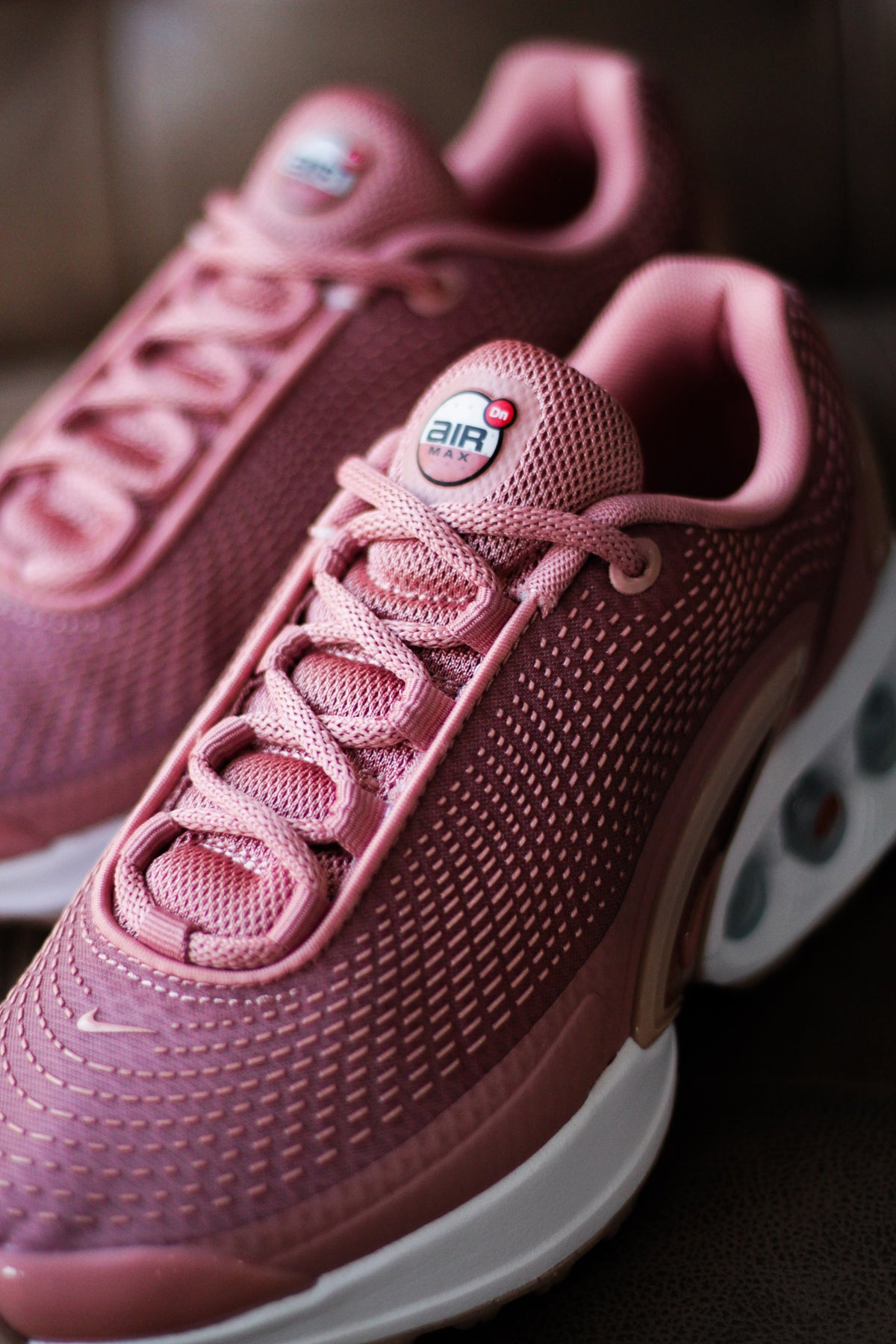 pink and white air max 720