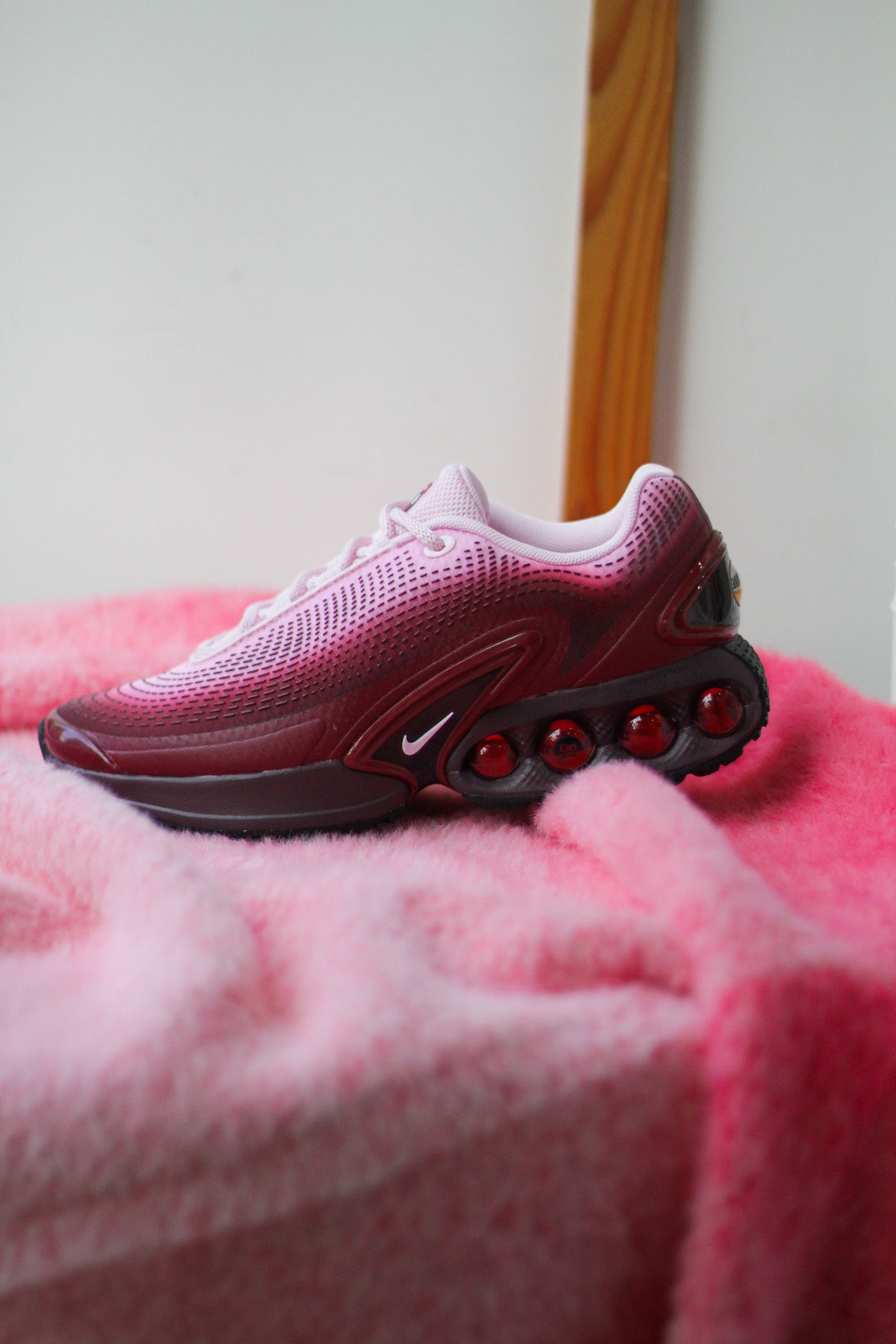 ladies air max pink