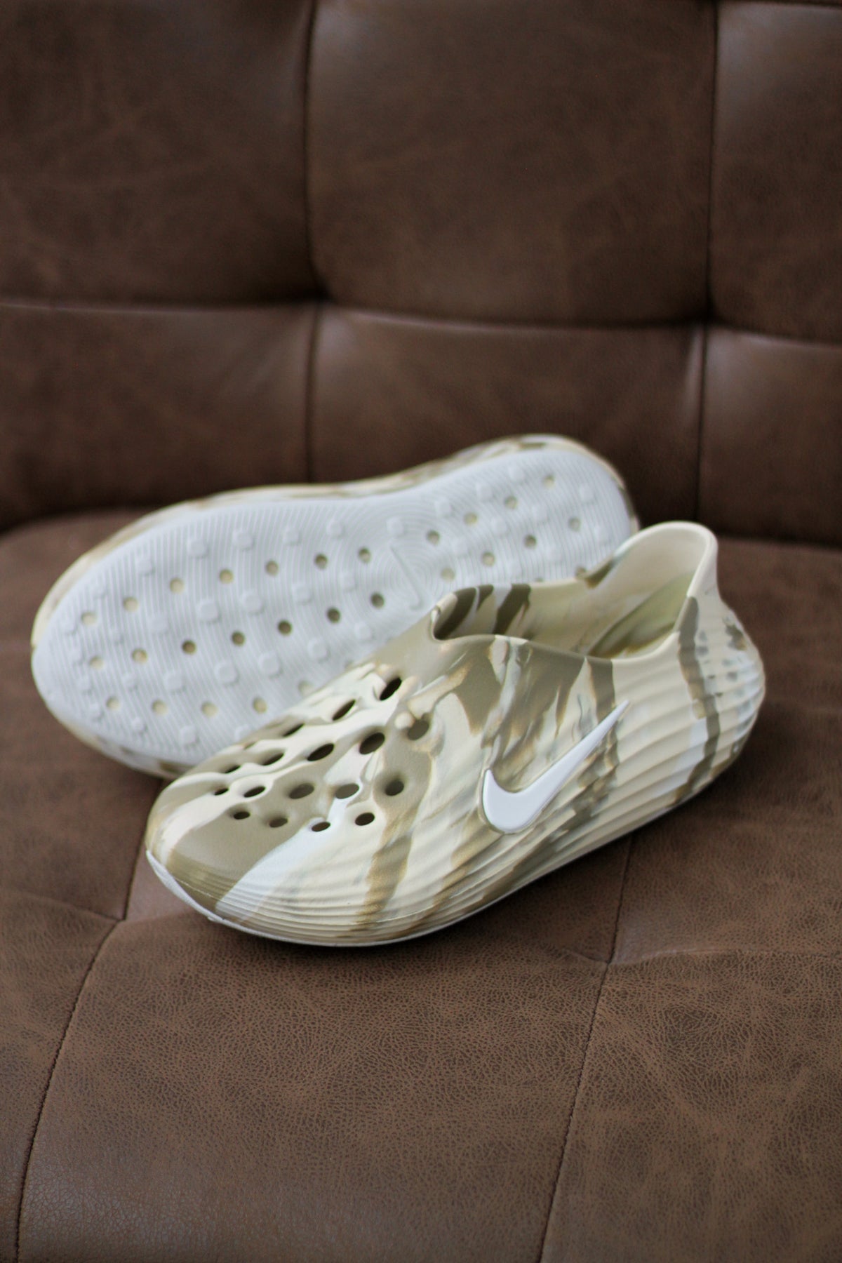 レイ　L NIKE REACTX REJUVEN8 