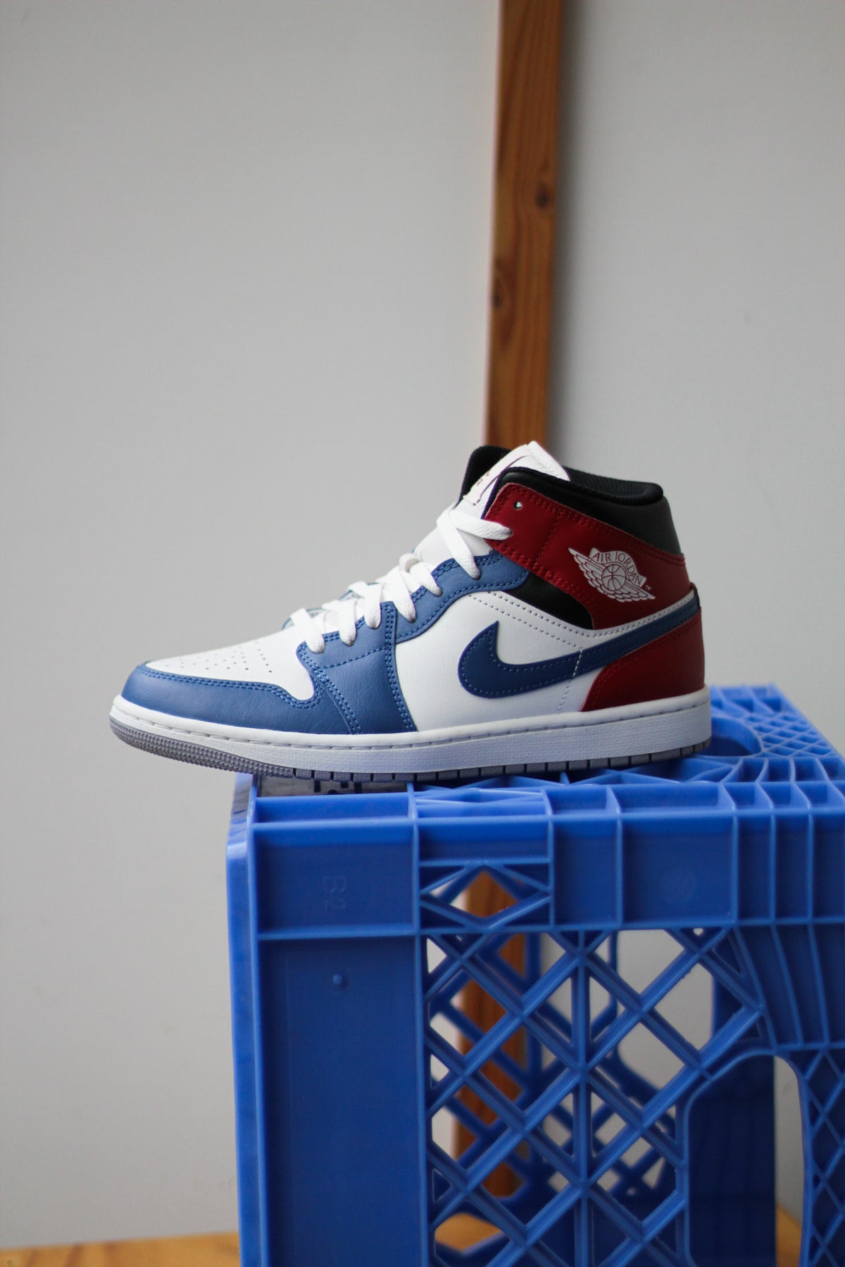 AIR JORDAN 1 MID 