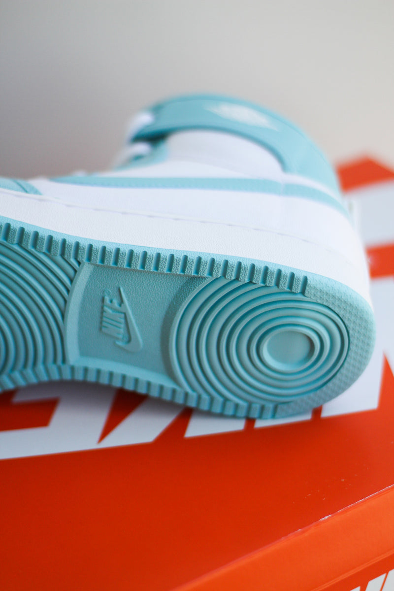 JORDAN 1 KO "BLEACHED AQUA"