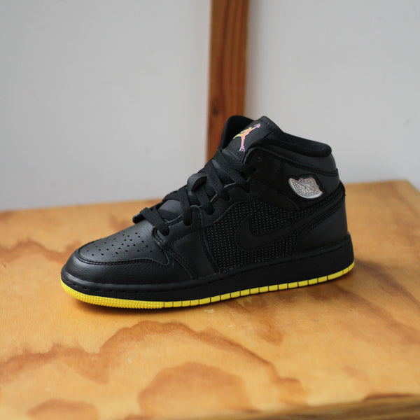 AIR JORDAN 1 MID SE (GS) 