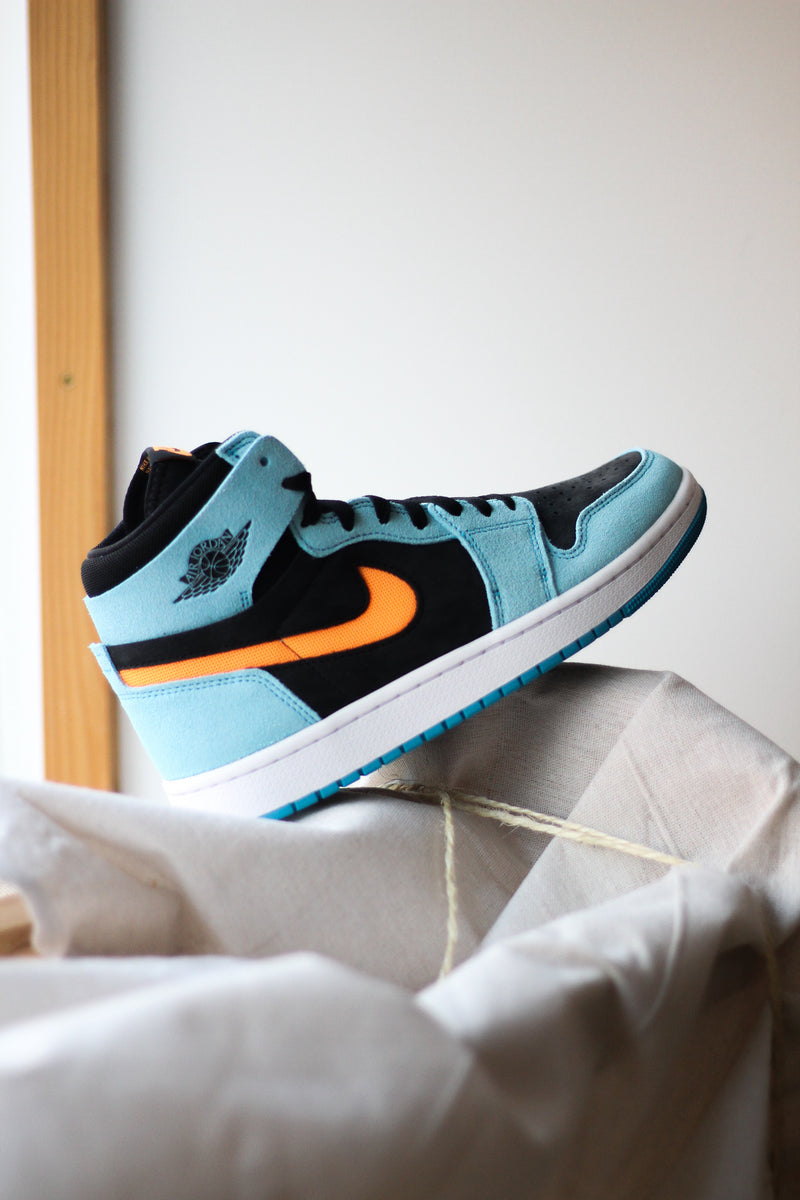 AIR JORDAN 1 ZOOM CMFT "BLEACHED AQUA"