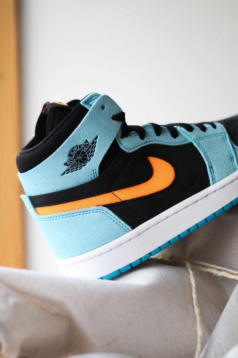 AIR JORDAN 1 ZOOM CMFT "BLEACHED AQUA"