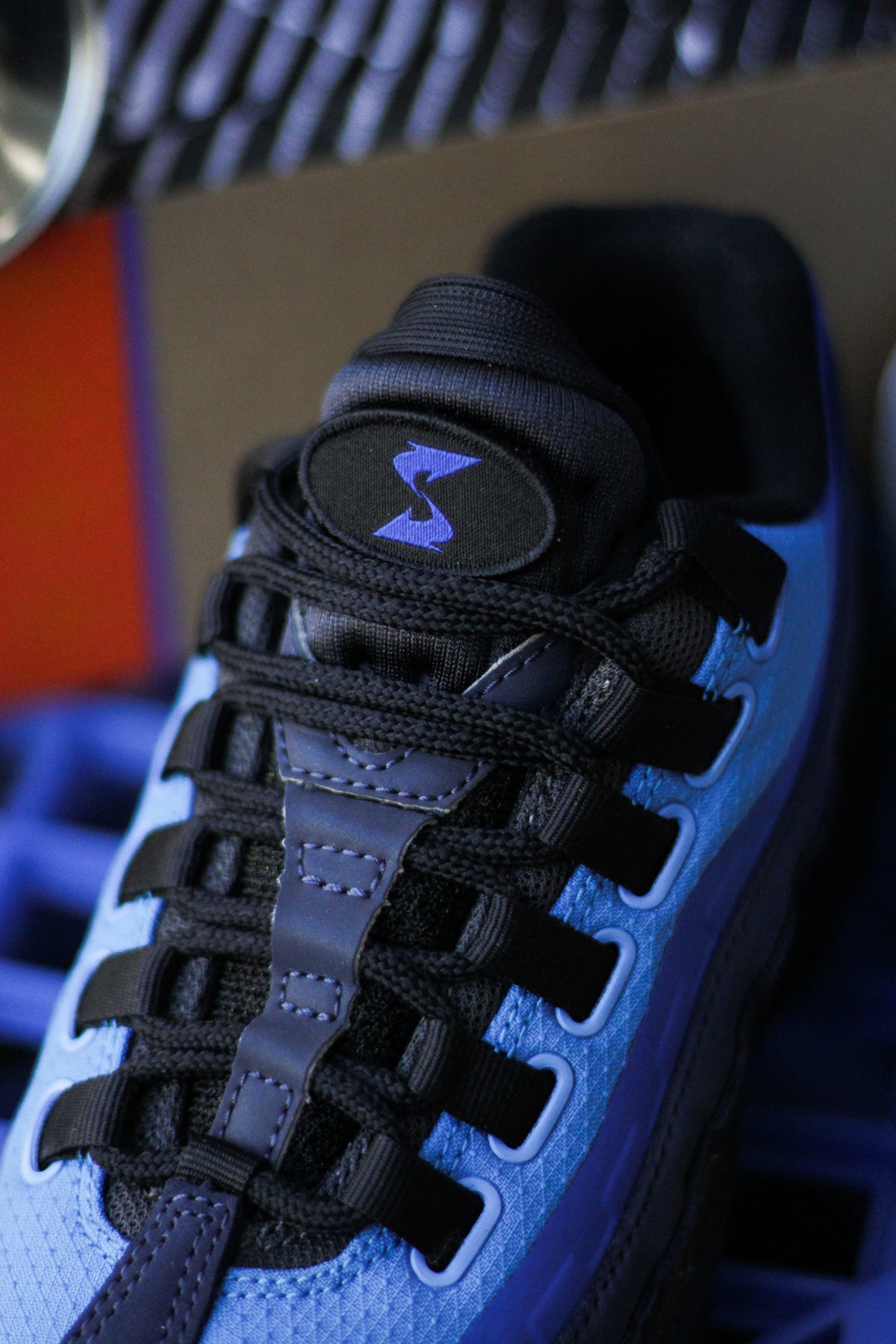 nike air max 95 se m2z2 trainers in obsidian