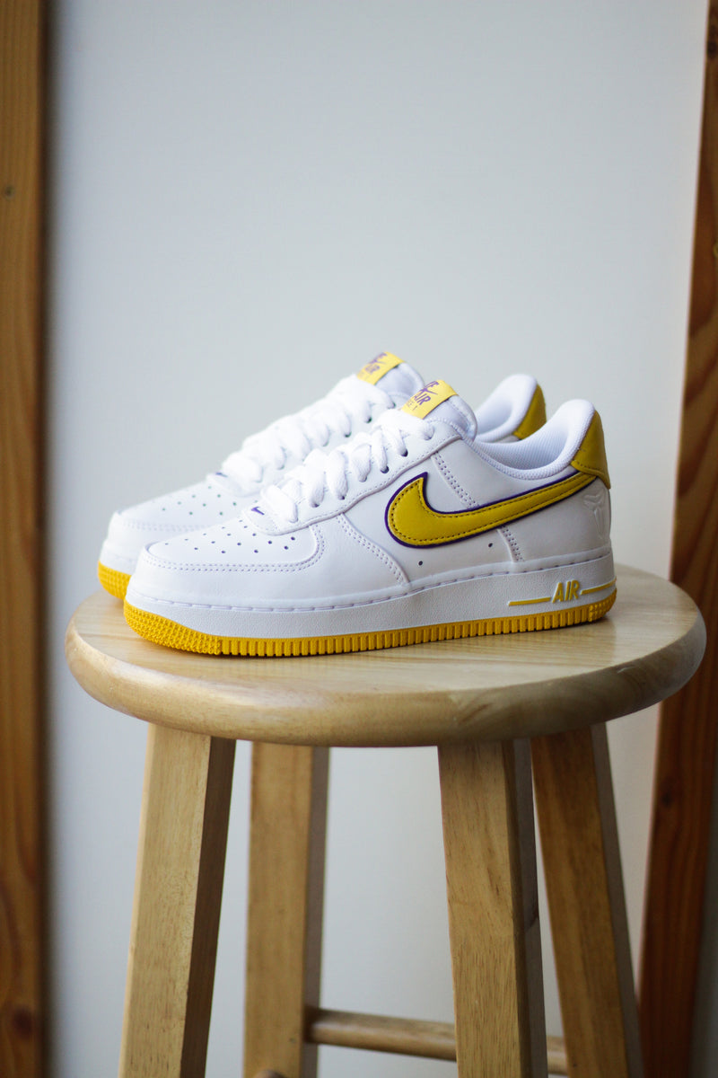 AIR FORCE 1 LOW RETRO KOBE BRYANT "VARSITY MAIZE"