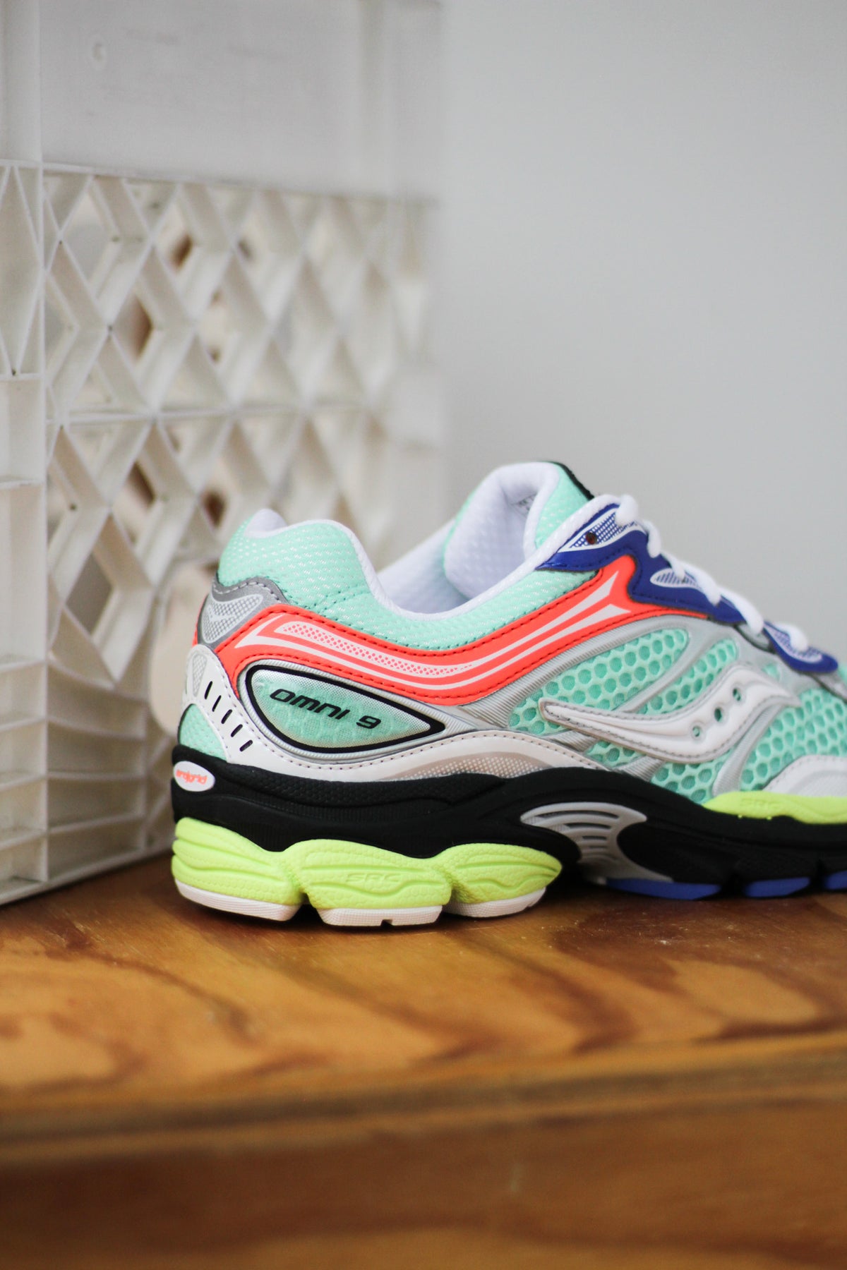 SAUCONY PROGRID OMNI 9 
