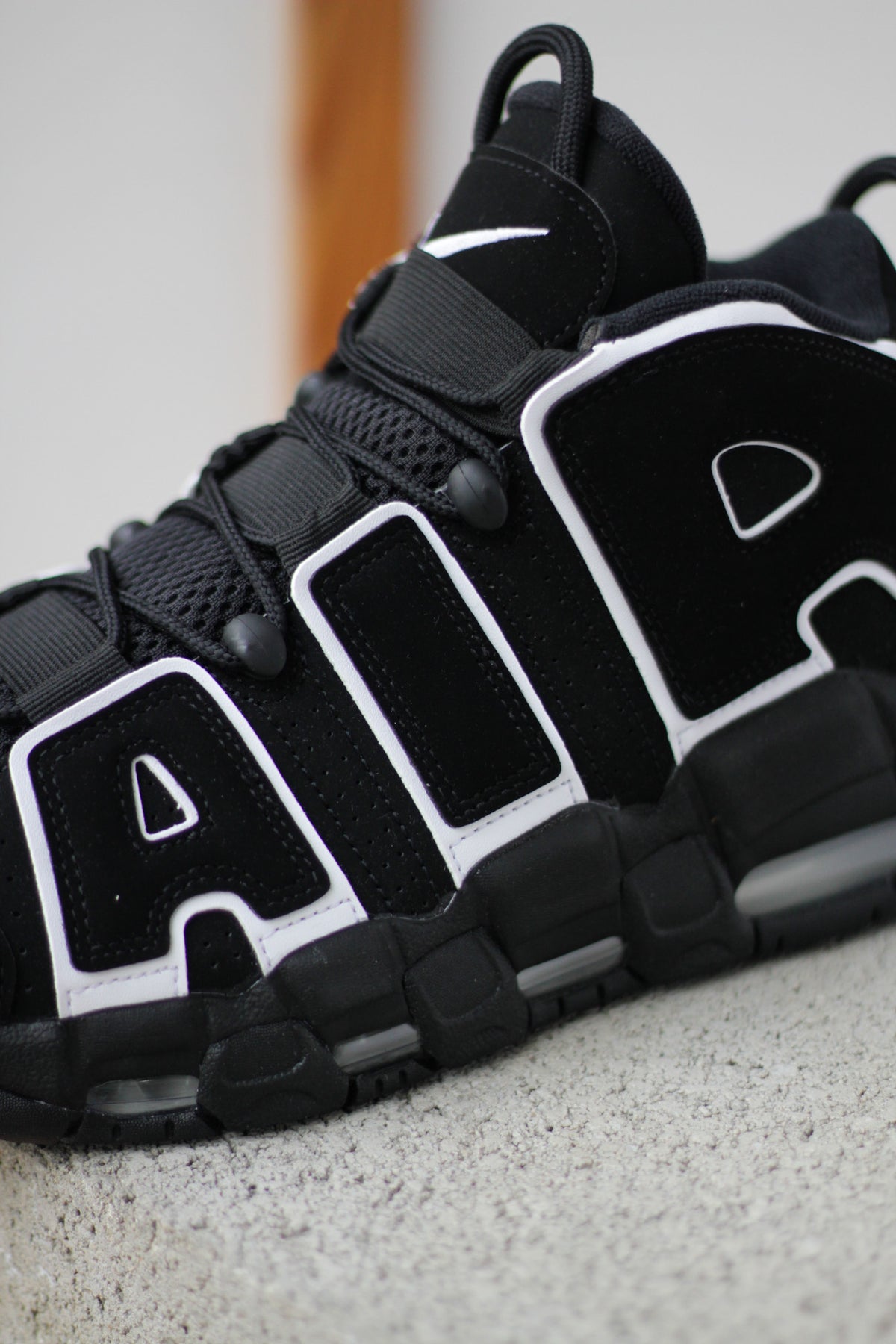 NIKE AIR MORE UPTEMPO 