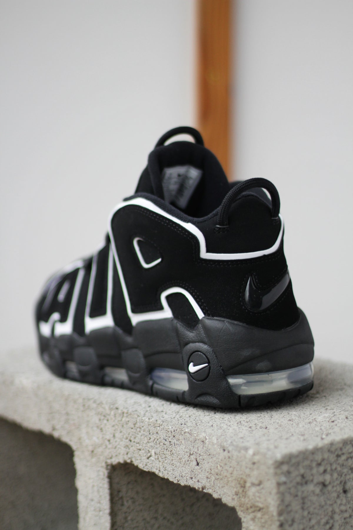 NIKE AIR MORE UPTEMPO 